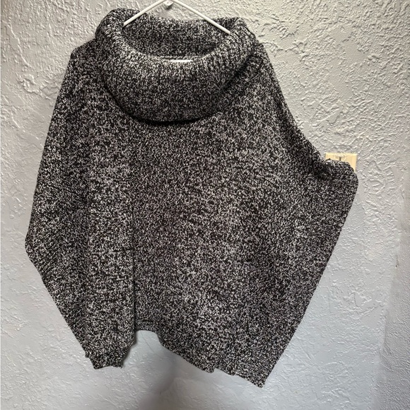 New York & Company Sweaters - New York & Company Black and White Sweater says sm but fits large